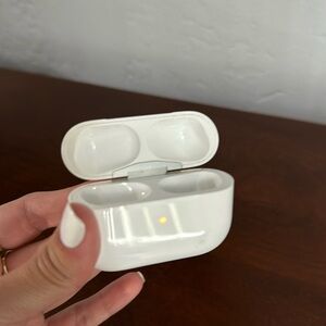 AirPods Pro (2nd generation) MagSafe Case, ONLY THE CASE HEADPHONES NOT INCLUDED